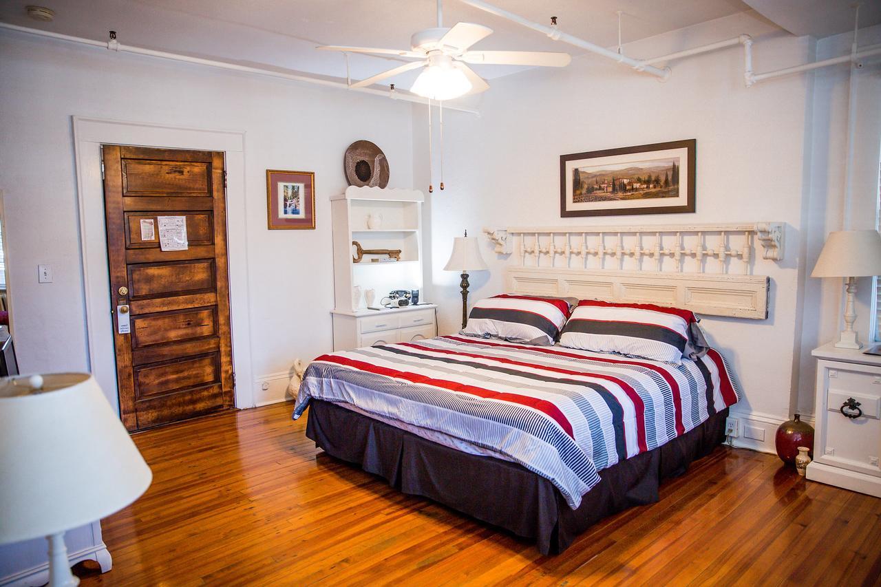 The Henderson Bed & Breakfast Hendersonville Exterior photo